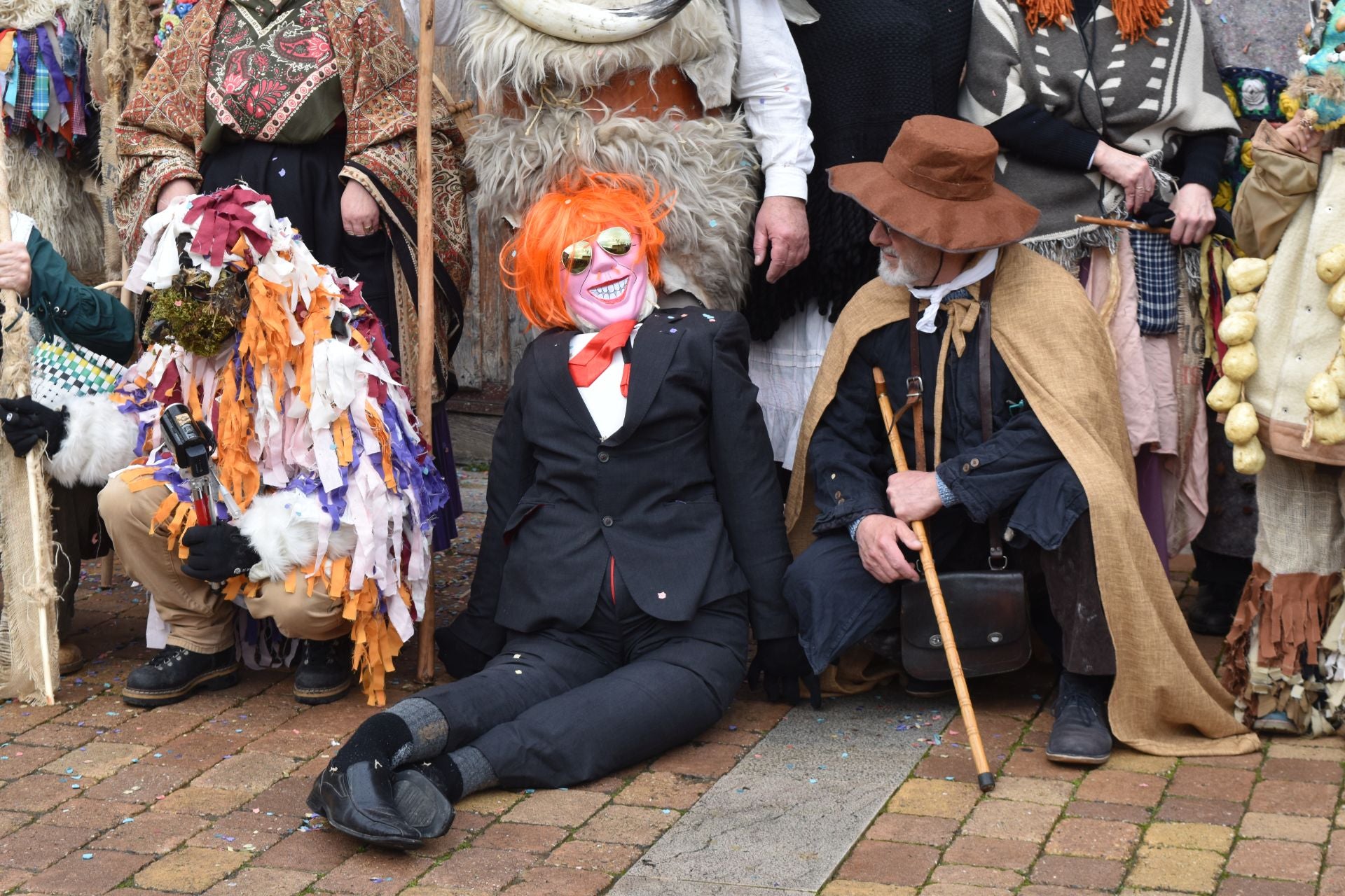 Zamarrones y mascaritos desfilan por Palencia