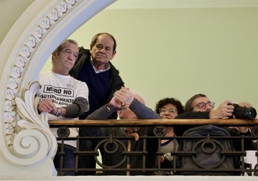 Abucheos, aplausos, interrupciones y catorce llamadas al orden en un pleno bronco