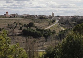 Vista general de la localidad de Torrescárcela desde el Valle de Valcorba.