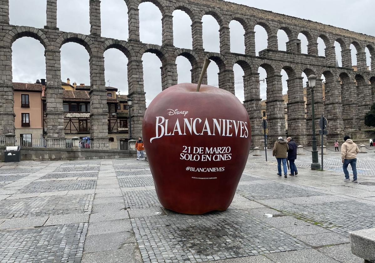 Manzana de Blancanieves junto al Acueducto.