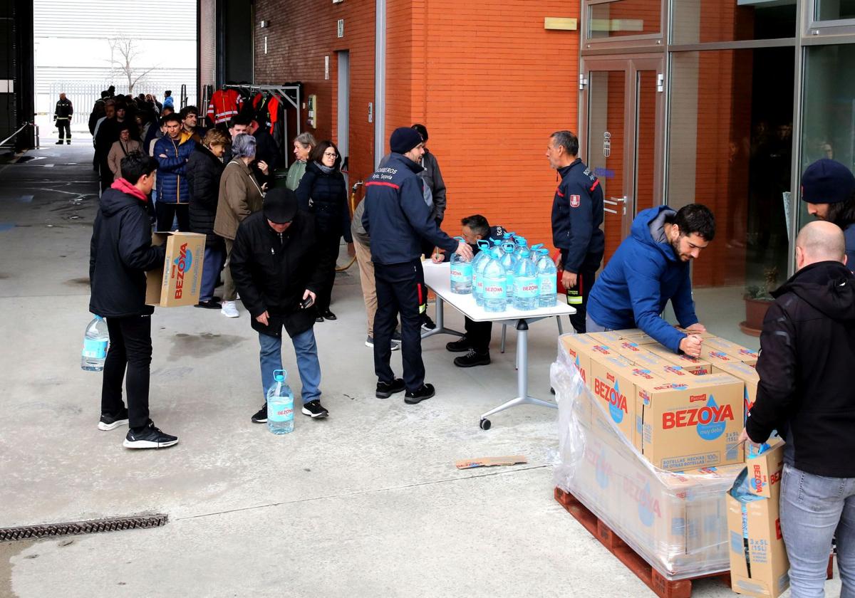 El Ayuntamiento inicia el reparto de agua potable a 17.000 vecinos de Segovia