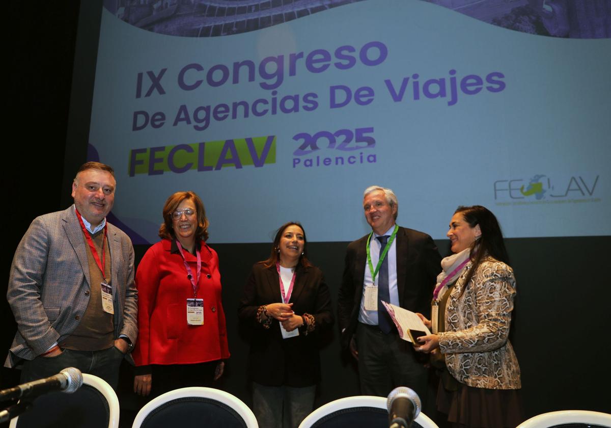 El presidente de FECLAV, Jerónimo Fernández; la presidenta de la Diputación, Ángeles Armisén; la alcaldesa Miriam Andrés; el presidente de la CEAV, Carlos Garrido; y la presidente de APAV, Mónica Blanco