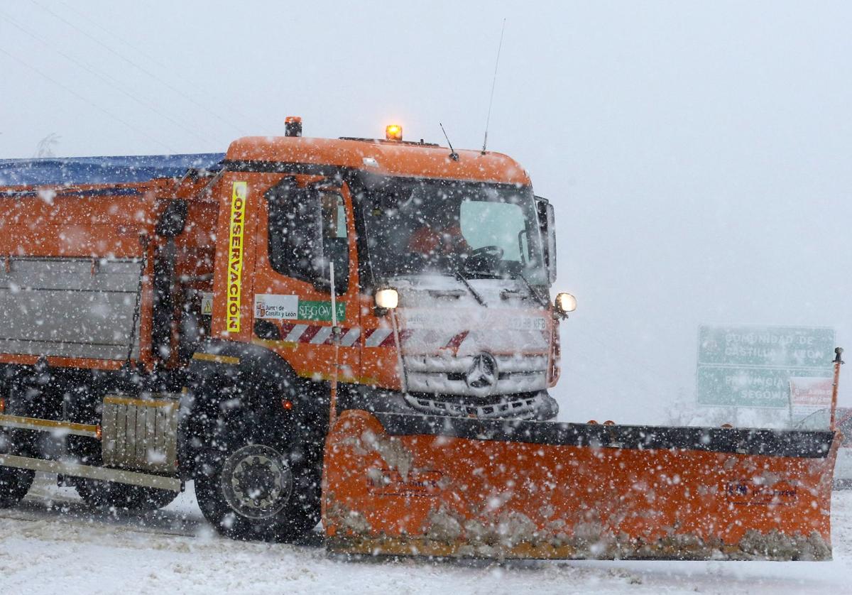 La llegada de una nueva borrasca activa los avisos por nieve en Segovia