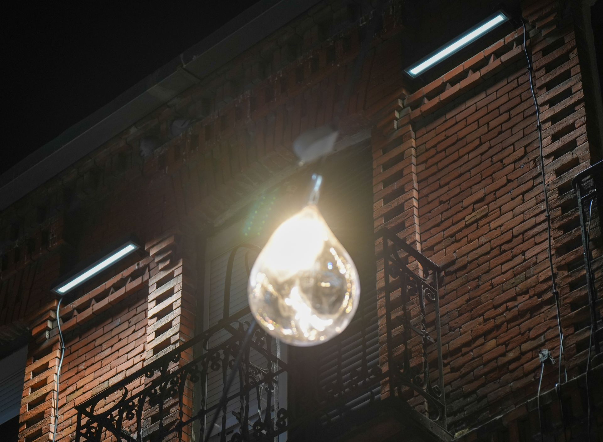 Las imágenes del medio millar de luces led que iluminan la calle Mantería
