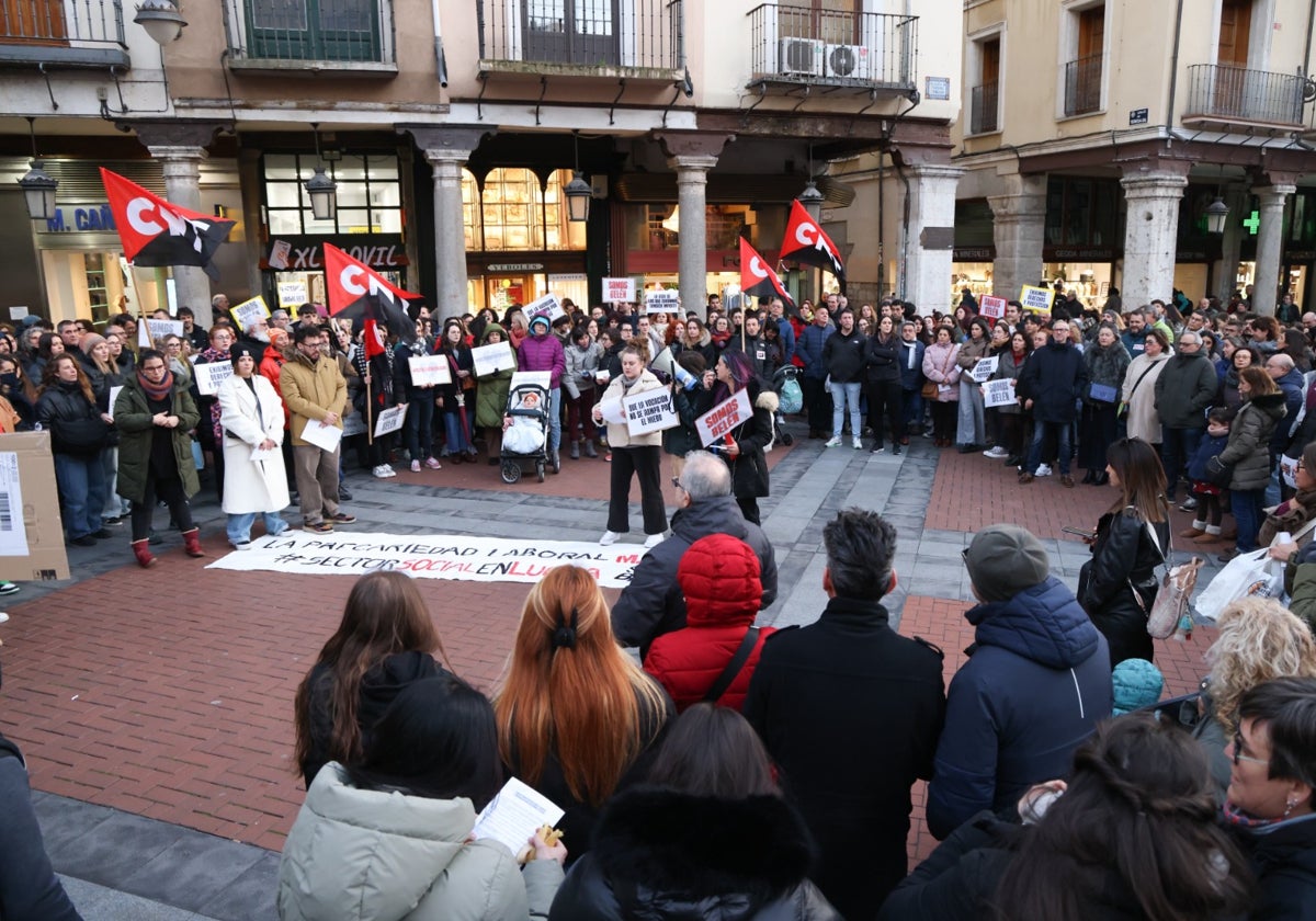 Centenares de educadores sociales claman en Fuente Dorada por el asesinato de Belén