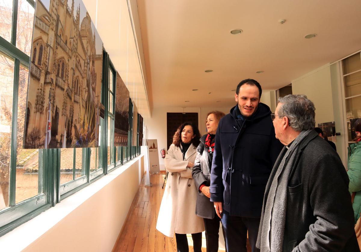 Inauguración de la exposición en el Palacio Episcopal.