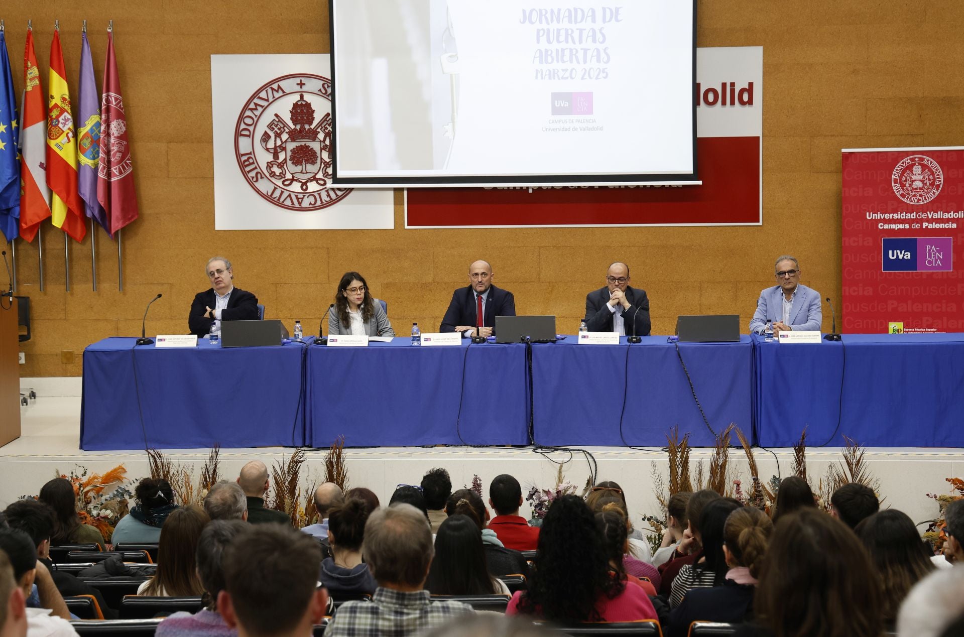 El campus de Palencia se muestra a los futuros universitarios