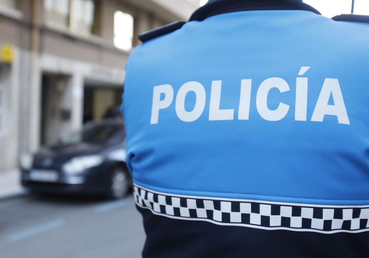 Un conductor de 24 años sin carné triplica la tasa de alcohol permitida