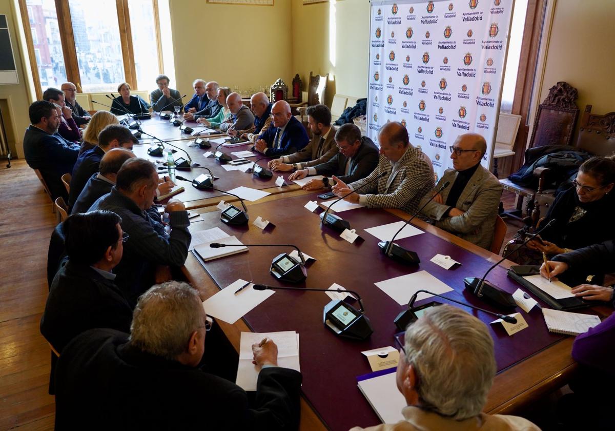 Reunión de la Mesa del Soterramiento, este lunes en el Ayuntamiento de Valladolid.