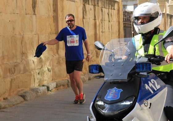 Policía Local, durante la celebración de la Media Maratón de Segovia de 2024.