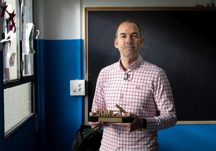 Juan Carlos González en una de las aulas del CIFP Río Duero