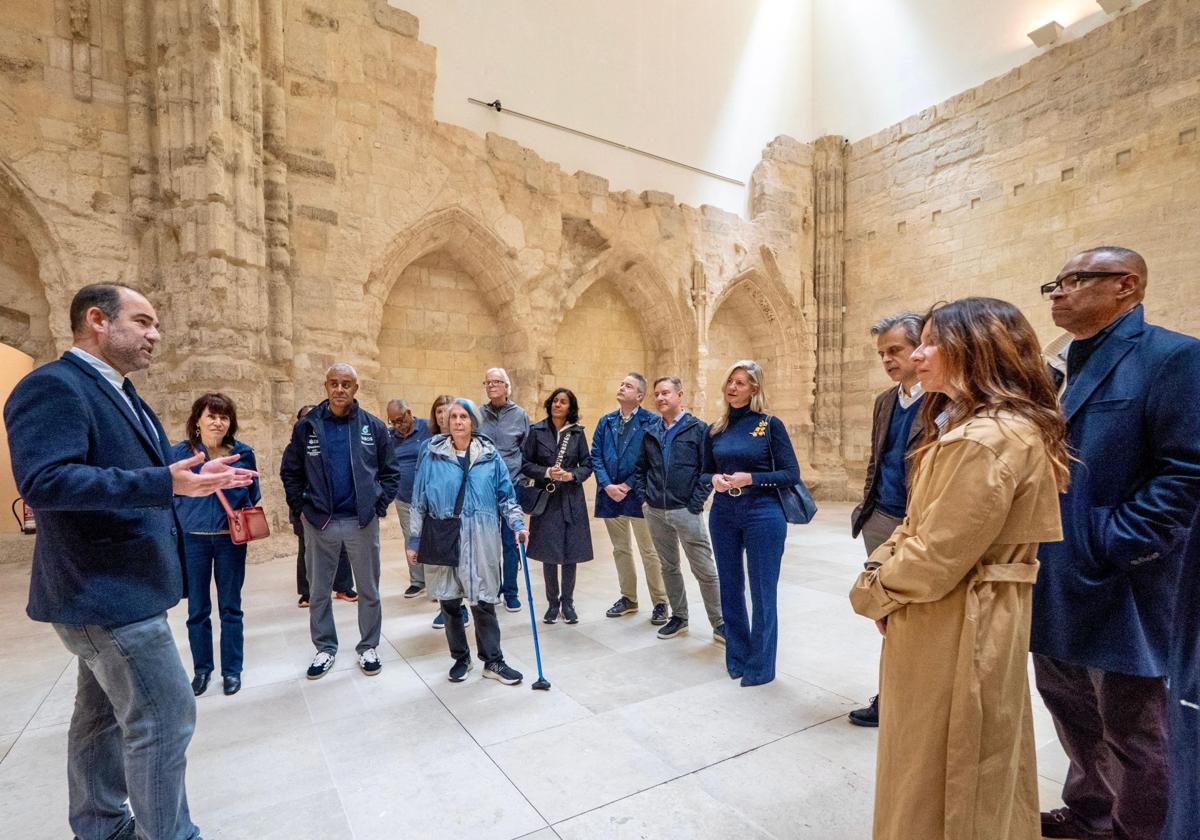 Javier Hontoria, en la Capilla de los Fuensaldaña, durante la visita a los patronos del DIA.