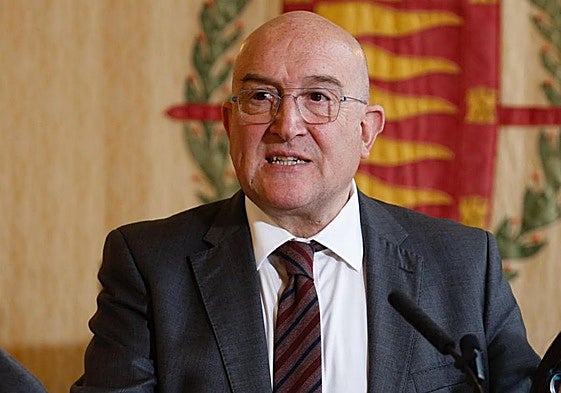 El alcalde de Valladolid, Jesús Julio Carnero, durante un acto celebrado este viernes.