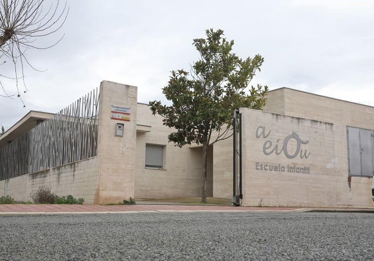 Exterior de la escuela infantil Castillo de Colores de Medina del Campo, donde se produjeron los presuntos hechos.