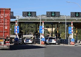 Peaje de acceso a la AP-6 a la altura de San Rafael.