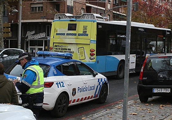 Imagen de archivo de un accidente con un autobús urbano en Segovia.