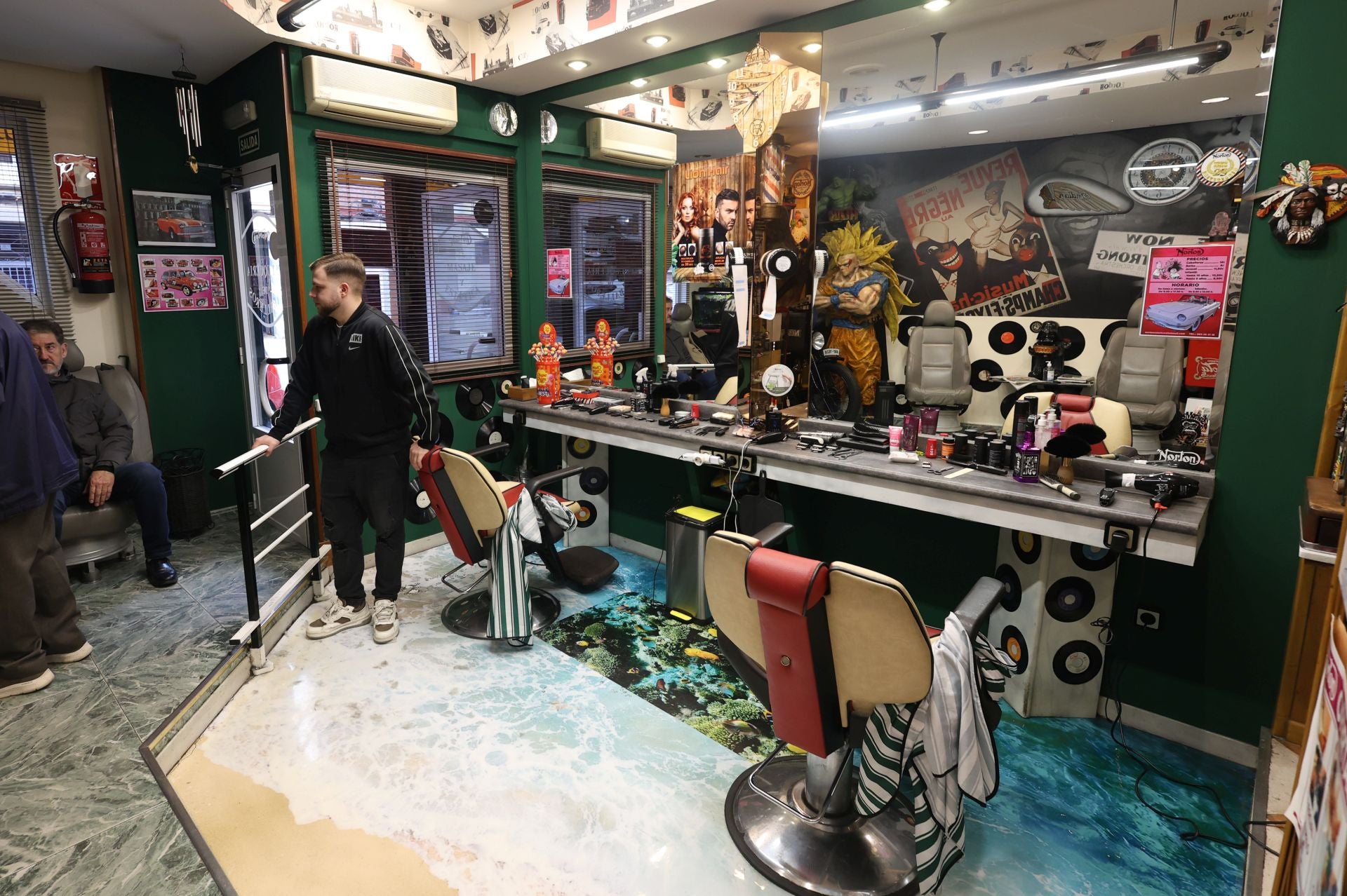 Así luce la peluquería de La Rondilla con decoración de &#039;Star Wars&#039;