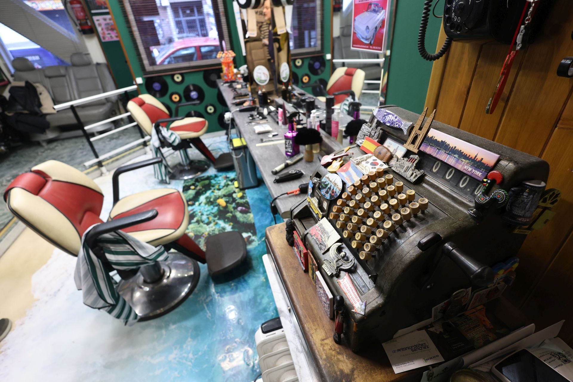 Así luce la peluquería de La Rondilla con decoración de &#039;Star Wars&#039;