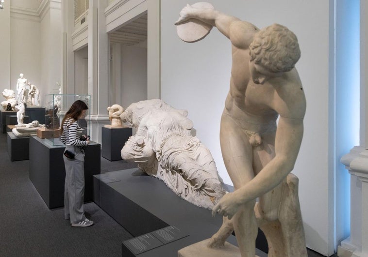 Exposición conjunta de Juan Haro con las copias de obra clásica grecorromana en la Casa del Sol