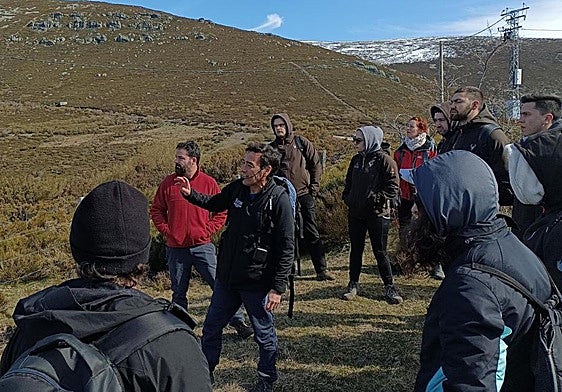 Grupo de alumnos de Ingeniería Forestal de la UVA en Brañosera.