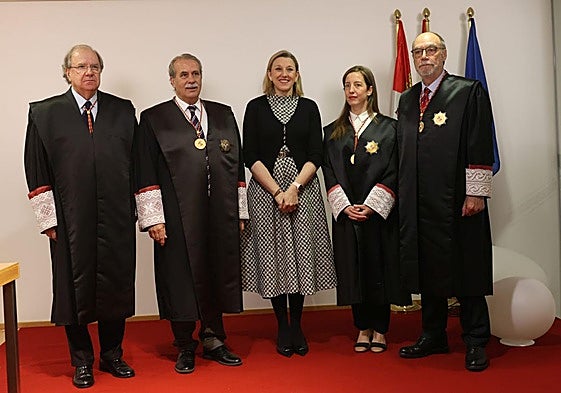 Aprobación de la Memoria de 2024 del Consejo Consultivo de Castilla y León y del Tribunal Administrativo de Recursos Contractuales de Castilla y León, con la asistencia de Isabel Blanco.