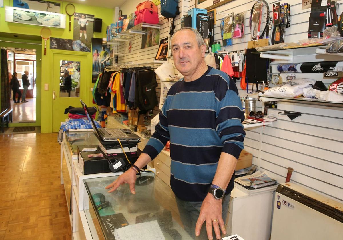 La tienda de deportes de Segovia que cierra tras casi cuarenta años