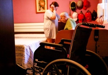 Trabajadoras de ayuda a domicilio con sueldos de 300 a 600 euros al mes