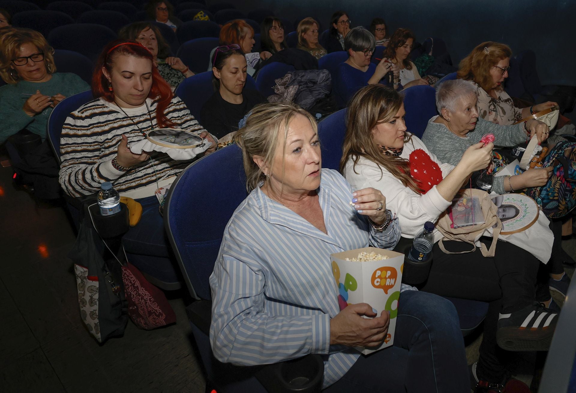 Así ha sido el evento para tejer y bordar en el cine en Palencia