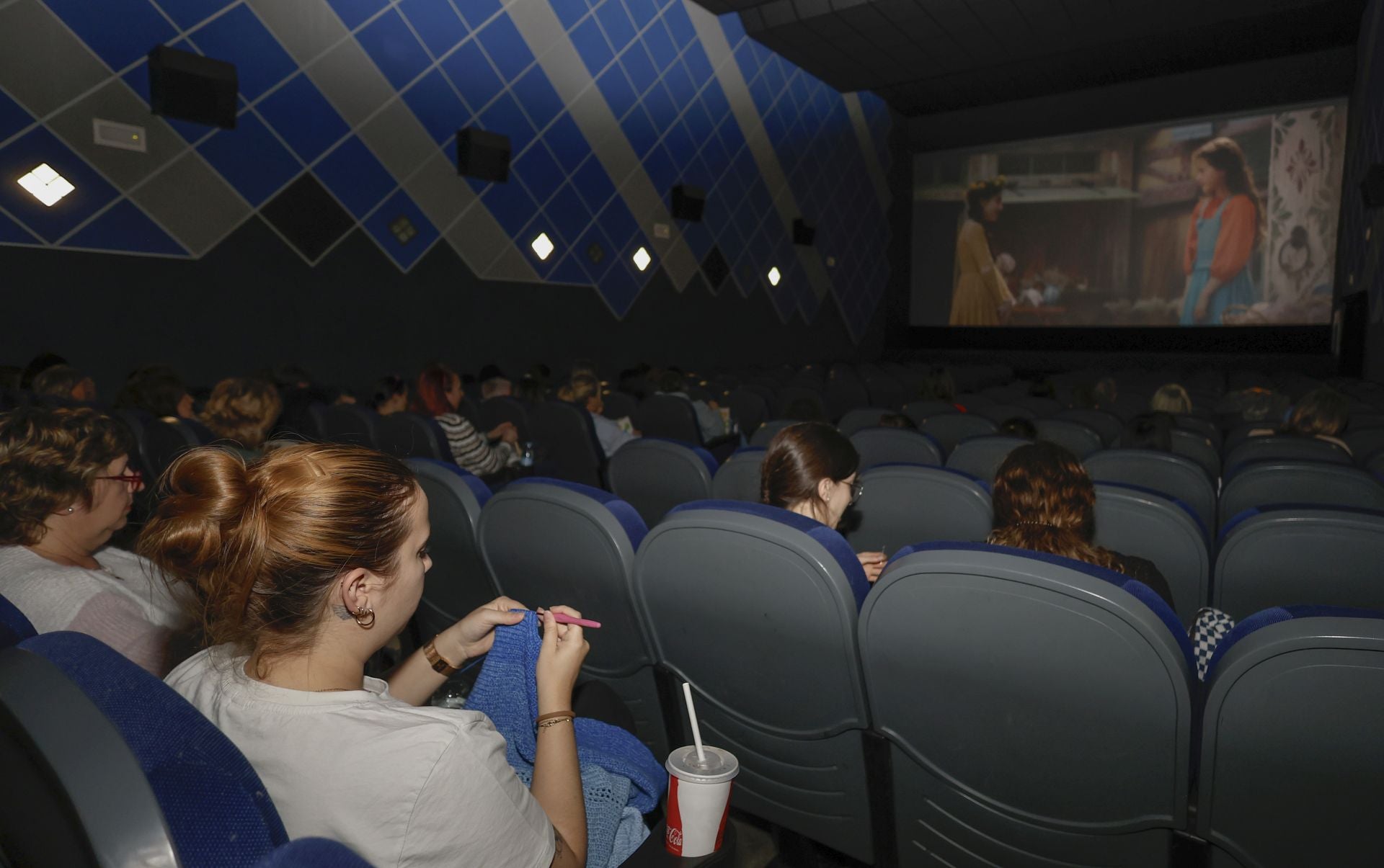Así ha sido el evento para tejer y bordar en el cine en Palencia