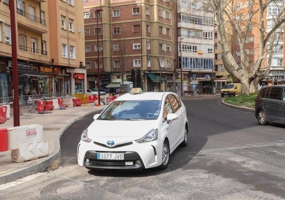 Los coches pueden circular ya por los dos carriles de la plaza de la Circular entre las calles Tudela y Nicolás Salmerón.