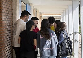 Varios alumnos del campus Fray Luis de León, en Valladolid.