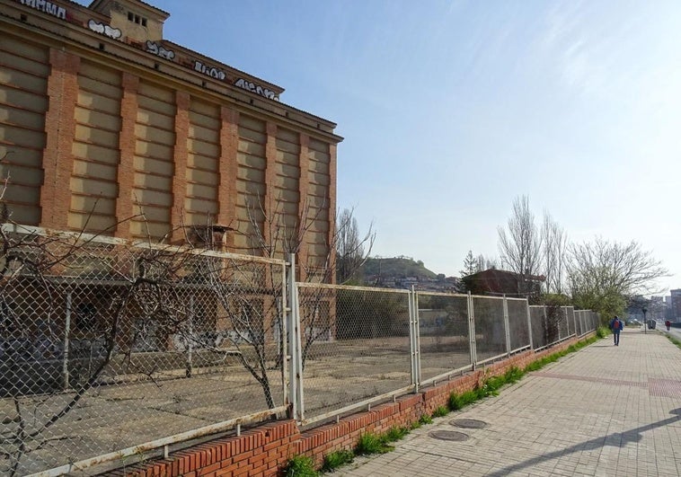 Las imágenes del silo abandonado de la red del estado en el número 40