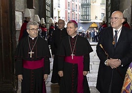 El arzobispo Luis Argüello junto a Aurelio García y el alcalde Je´us Julio Carnero