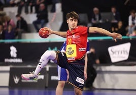 Álex Díaz, en una acción con los Hispanos júnior.