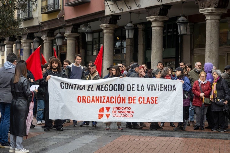 La concentración organizada por el Sindicato de Vivienda de Valladolid, en imágenes