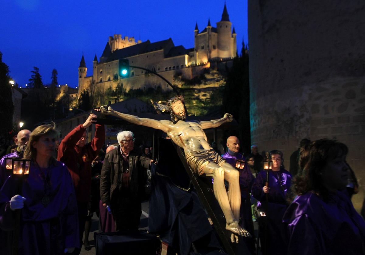 Programa y recorrido de las procesiones del Viernes de Dolores en Segovia