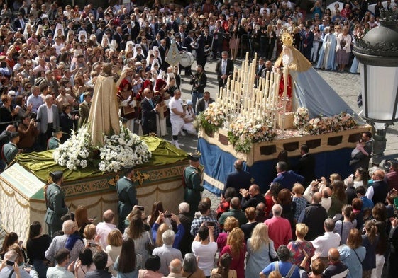 Encuentro en la Plaza Mayor de Segovia.