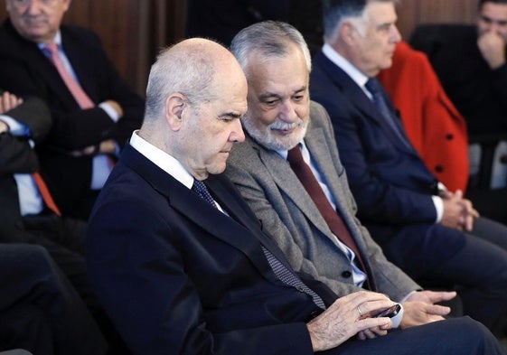 Manuel Chaves y José Antonio Griñán, durante la celebración del juicio.