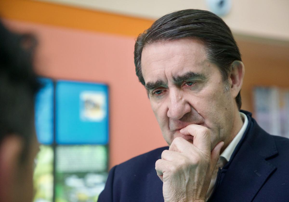 El consejero de Medio Ambiente. Juan Carlos Suárez-Quiñones.