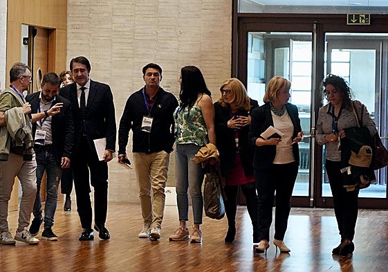 Los representantes sindicales, tras la reunión con Mañueco.