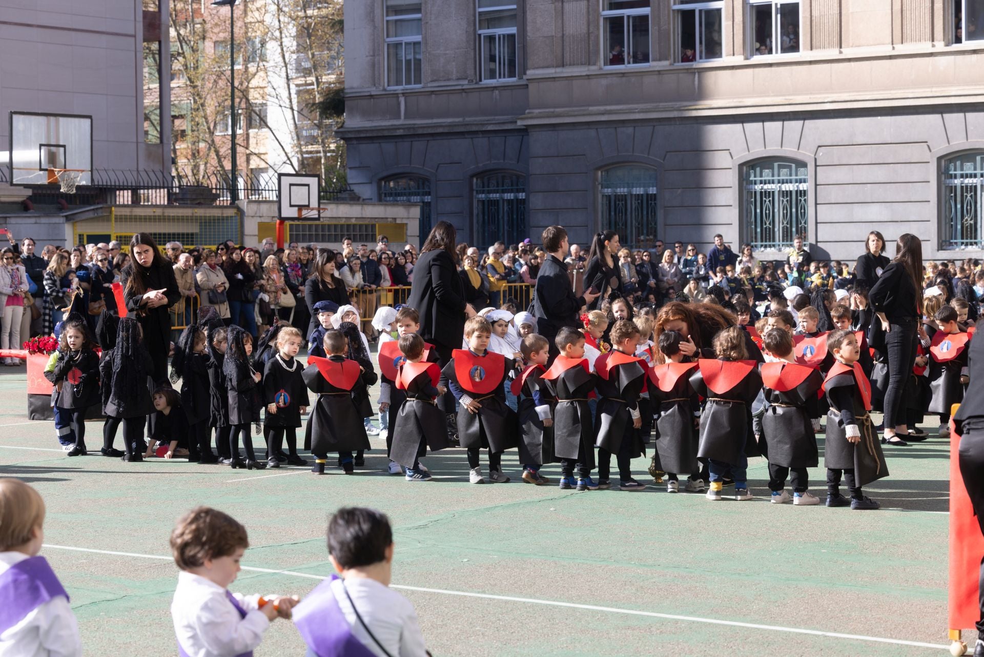 Procesión infantil en el Colegio de Lourdes de Valladolid