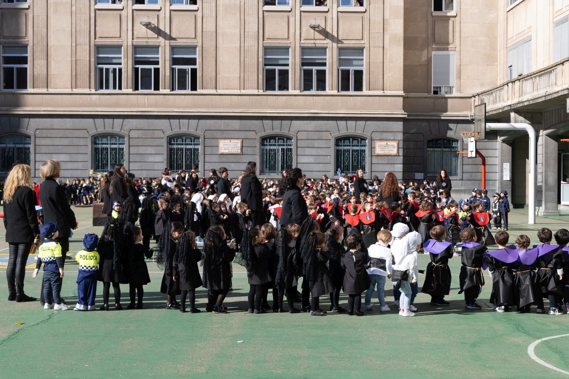 Procesión infantil en el Colegio de Lourdes de Valladolid