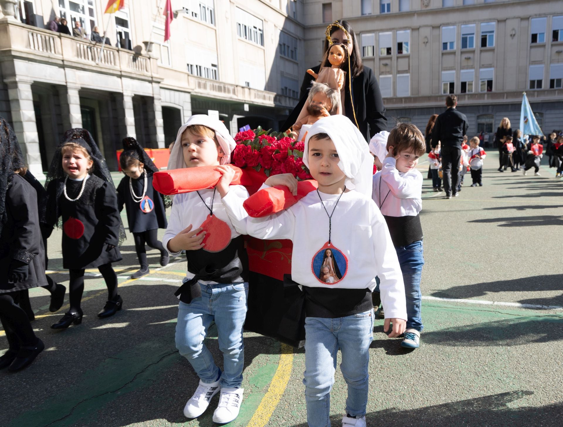 Procesión infantil en el Colegio de Lourdes de Valladolid