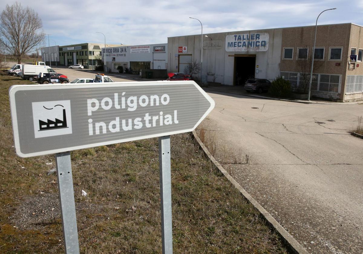 Señalización de un acceso al polígono industrial de Boceguillas, en el nordeste de la provincia de Segovia.