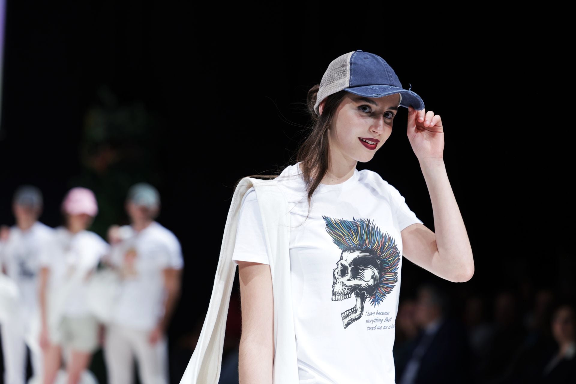 Las últimas tendencias primavera-verano visten el LAVA en el segundo desfile de MOVA