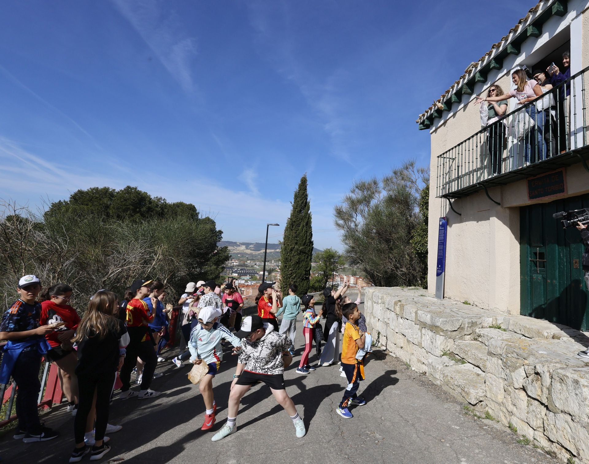 La pedrea del pan y el quesillo se adelanta en Palencia
