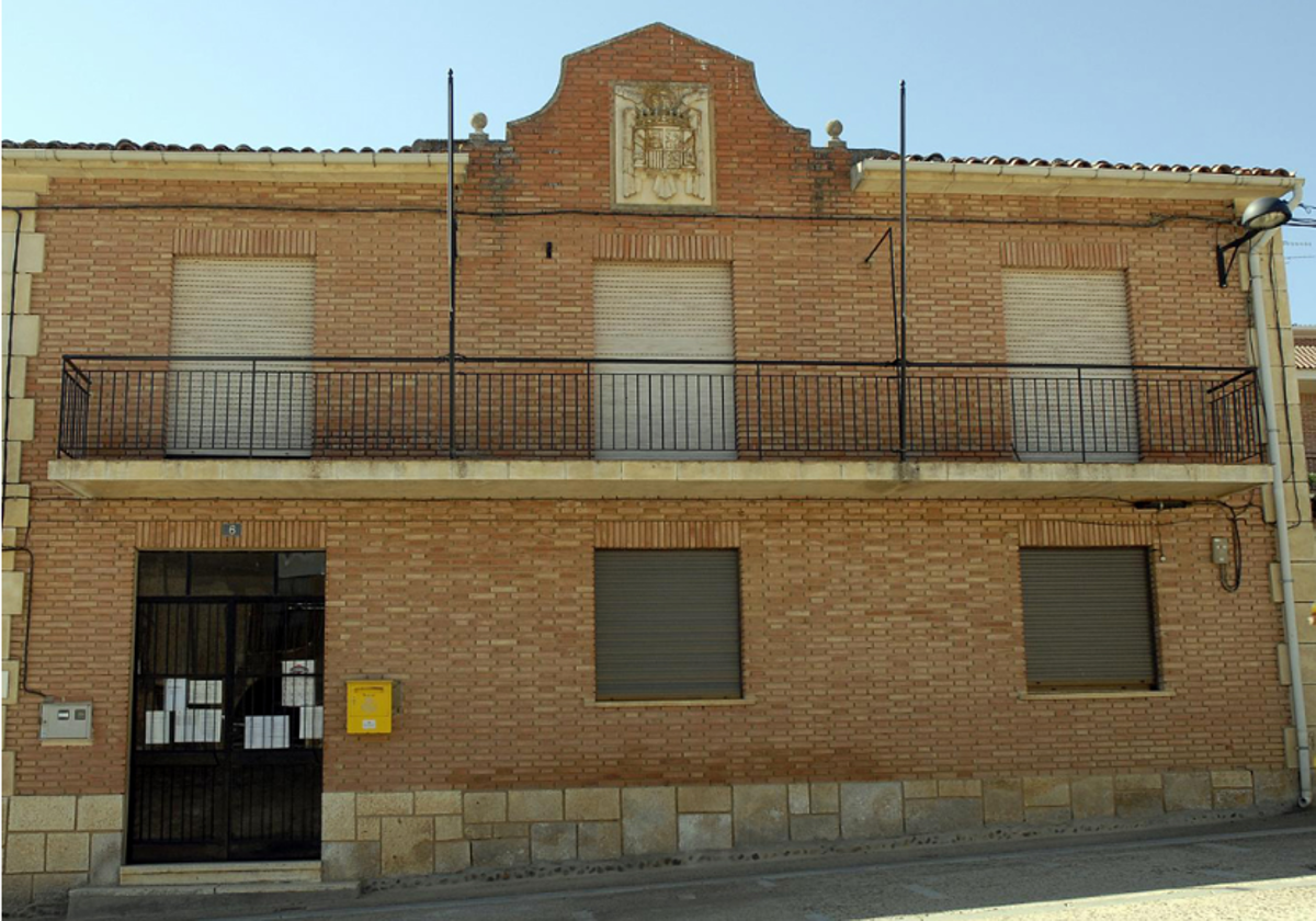 Fachada del Ayuntamiento de Santervás de Campos.