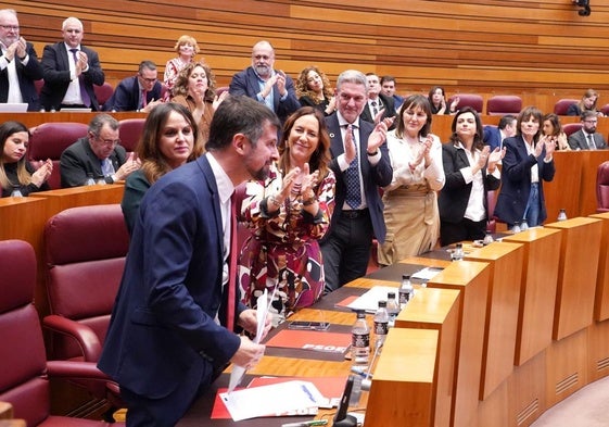 El portavoz del PSOE, Luis Tudanca, en el Pleno de las Cortes.