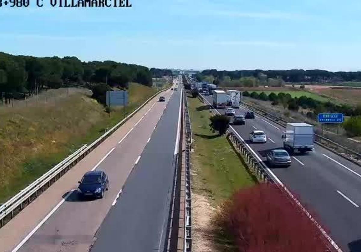 Retenciones en la A-62 a la altura de Villamarciel, este miércoles por la mañana.