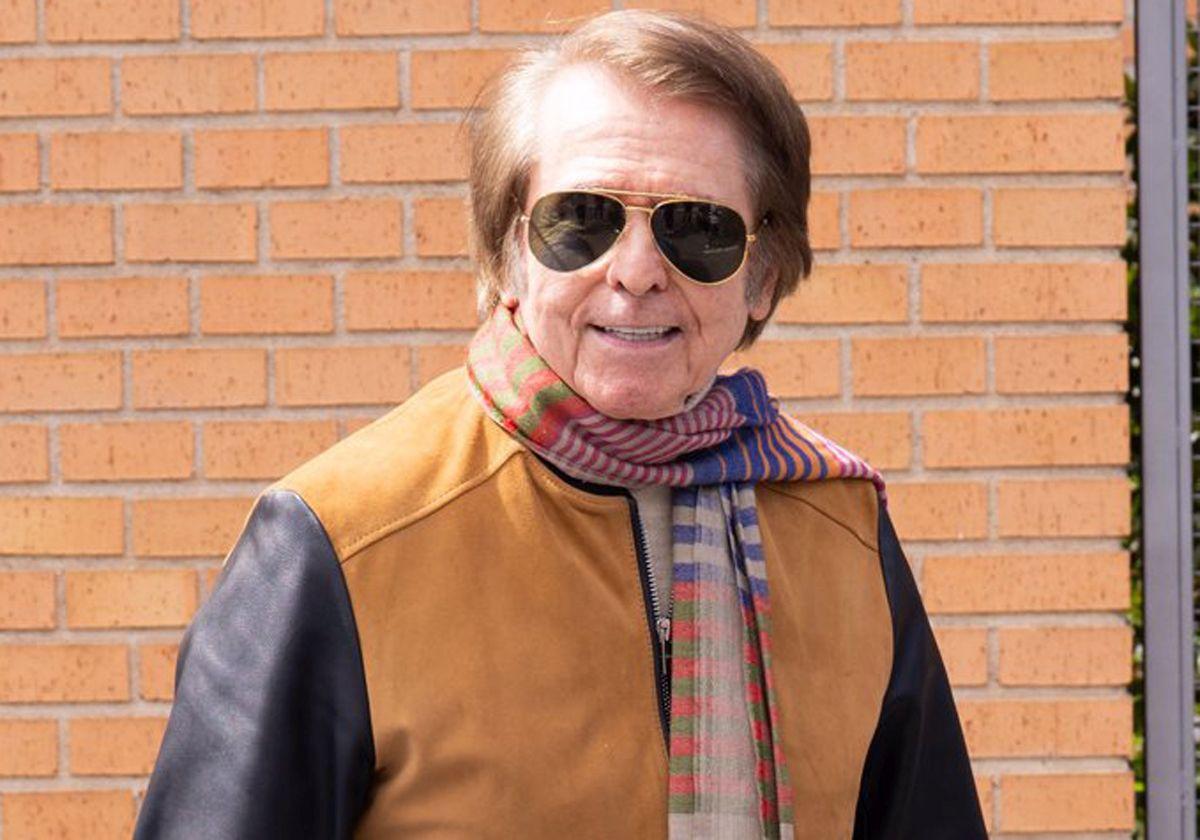 Raphael aplaza su vuelta a los escenarios